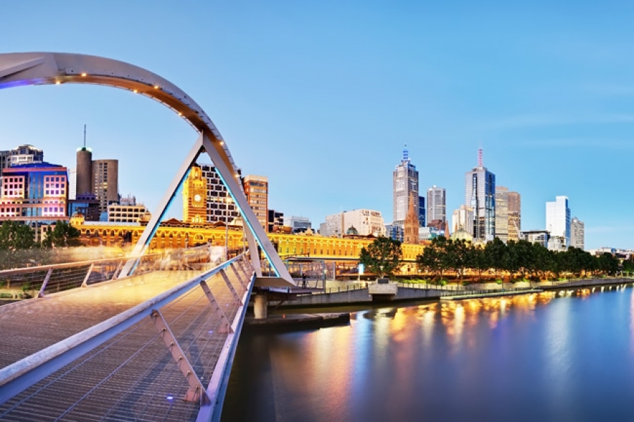 Decouvrez le pont Princes Bridge dans la ville d'affaires de Melbourne